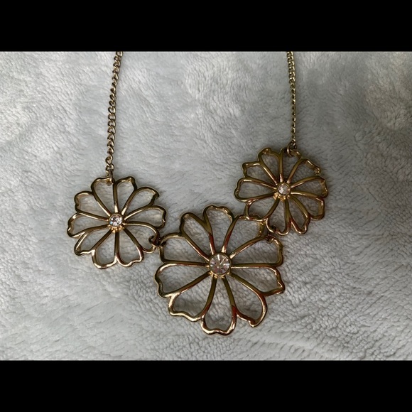 Flower necklace - Picture 2 of 2